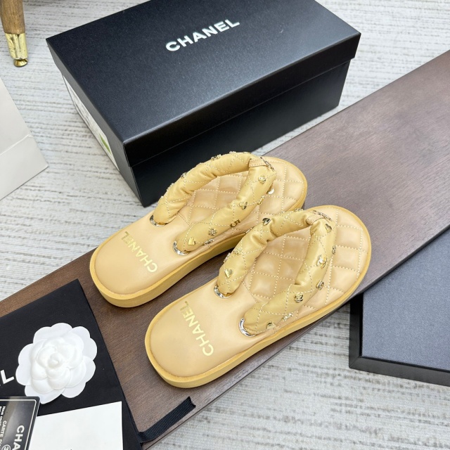 샤넬 CHANEL 여성 램스킨 메탈 슬리퍼 C01169