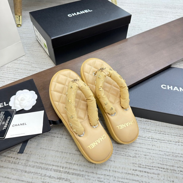 샤넬 CHANEL 여성 램스킨 메탈 슬리퍼 C01169