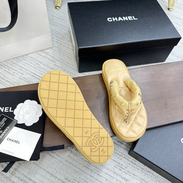 샤넬 CHANEL 여성 램스킨 메탈 슬리퍼 C01169