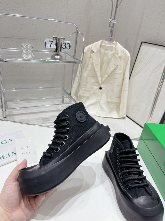 보테가 BOTTEGA VENETA 남여공용 스니커즈  BV16283