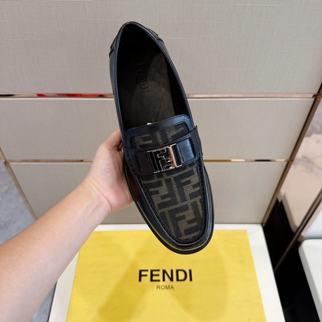 펜디 FENDI 남성 스퀘어 로퍼 F301