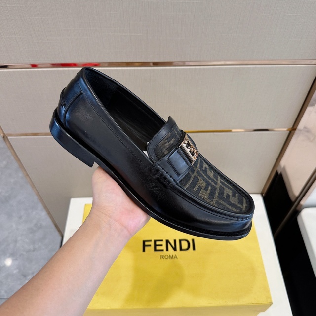 펜디 FENDI 남성 스퀘어 로퍼 F301