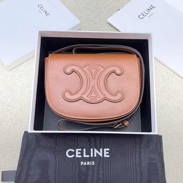 셀린느 CELINE 트리오페 가죽 폴코백  198263 CL0589