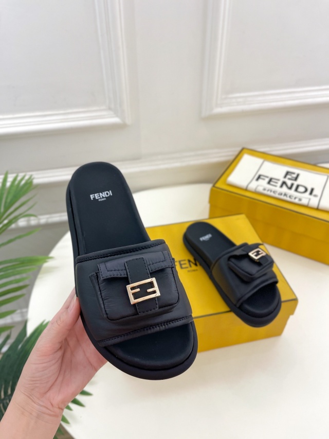 펜디 FENDI 여성 슬라이드 뮬 F304