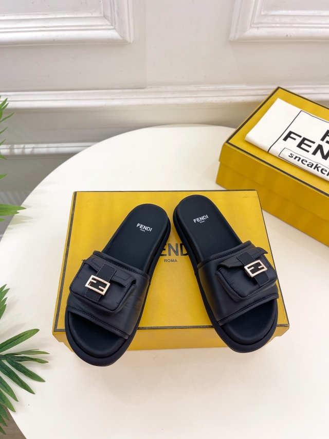 펜디 FENDI 여성 슬라이드 뮬 F304