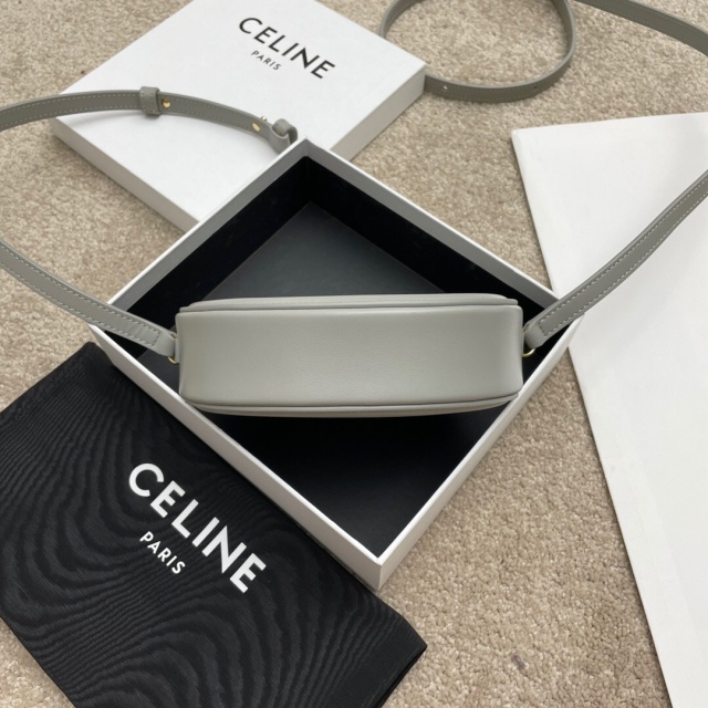 셀린느 CELINE 퀴르 트리옹프 오벌백 10I703  CL0632