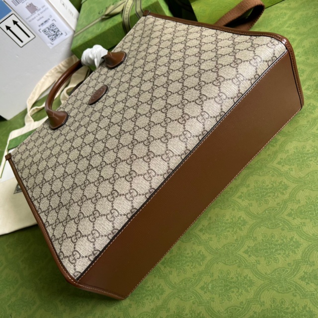 구찌 GUCCI 인터로킹 G 미디엄 토트백 674148 GU1045