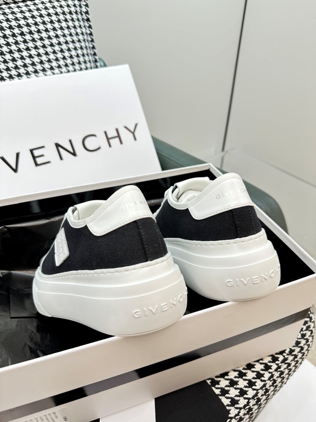 지방시 GIVENCHY 남여공용 스니커즈 GV0795