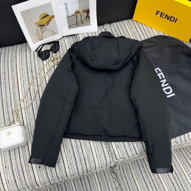 펜디 FENDI 여성 패딩 F700