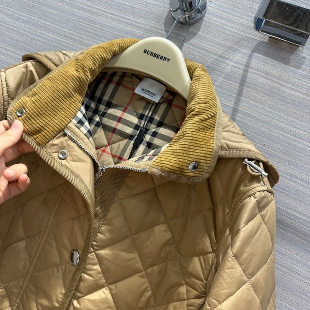 버버리 BURBERRY 여성 경량  패딩 BBR3637