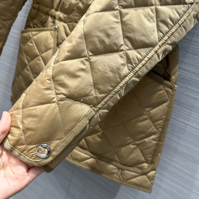 버버리 BURBERRY 여성 경량  패딩 BBR3637