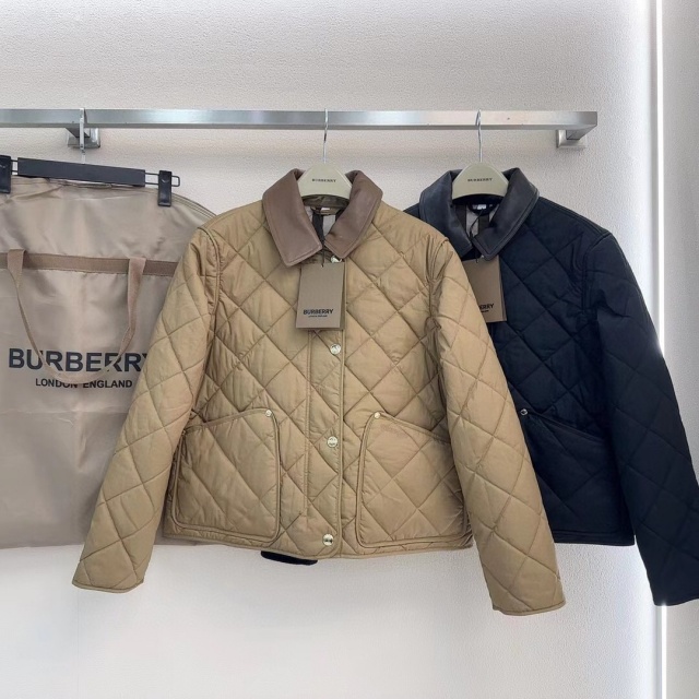 버버리 BURBERRY 여성 퀄팅 패딩 BBR3647