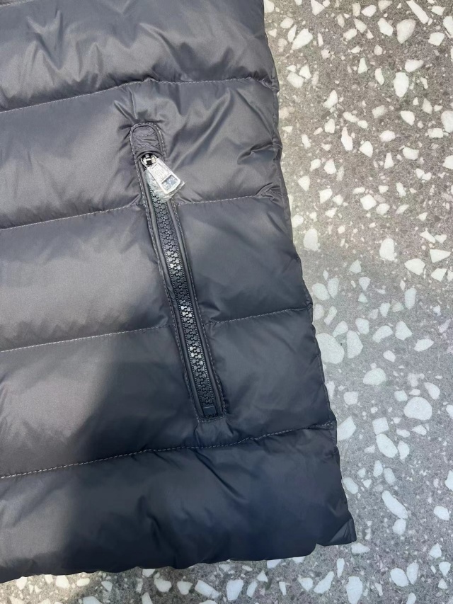 몽클레어 Moncler 남성 패딩조끼 M02774