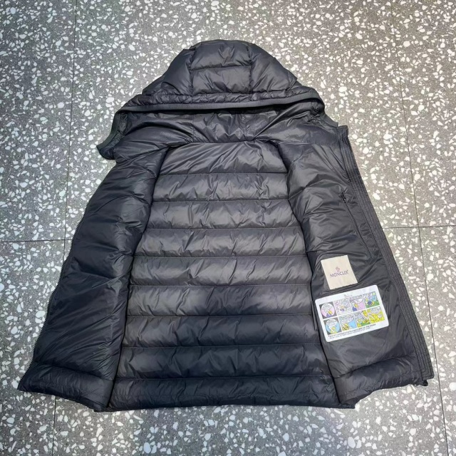 몽클레어 Moncler 남성 패딩조끼 M02774