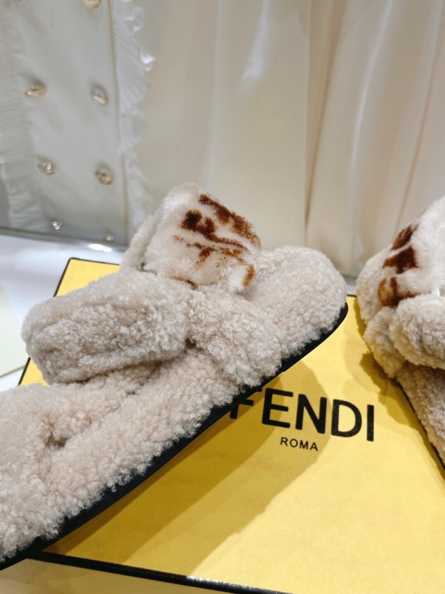 펜디 FENDI 여성 샌들 F318