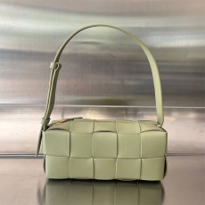 보테가 BOTTEGA VENETA  여성 브릭 카세트백 729166 BO0934