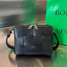 보테가 BOTTEGA VENETA  남성 카세트 카메라백 730027 BO0927