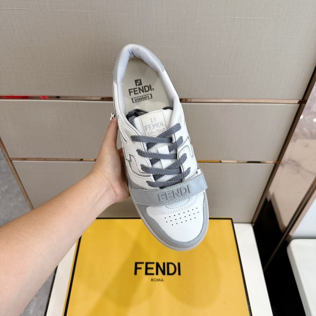 펜디 FENDI 남여공용 매치 스니커즈 F320