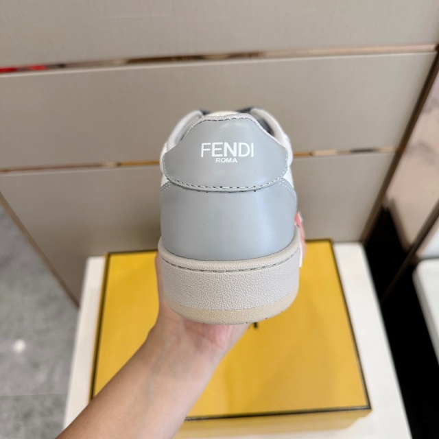 펜디 FENDI 남여공용 매치 스니커즈 F320