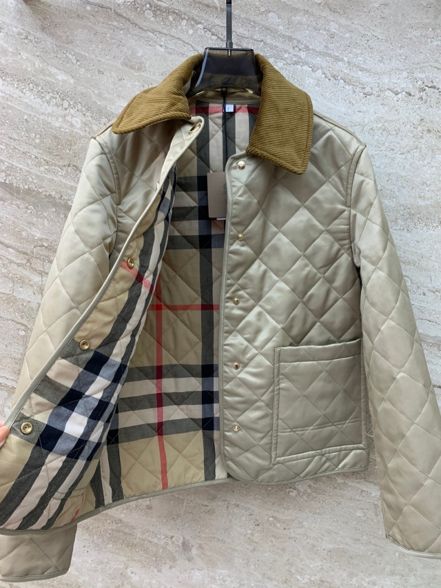 버버리 BURBERRY 여성 경량 패딩 BBR3747