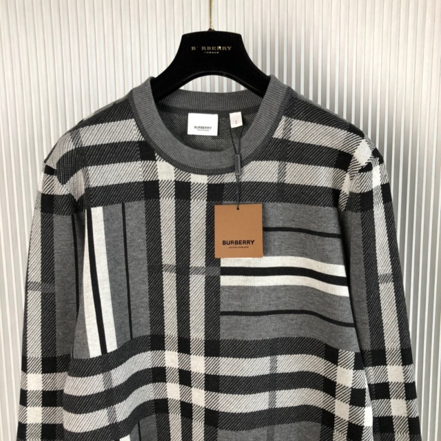 버버리 BURBERRY 남성 라운드니트 BBR3755